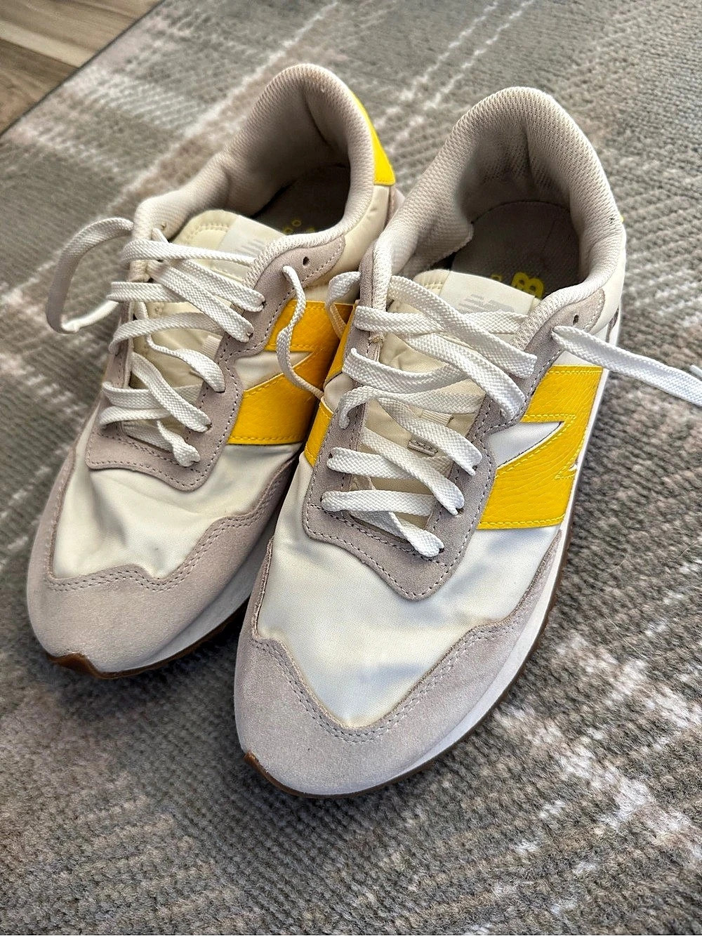 New Balance 327 Women's White & Yellow US 11 Sneakers